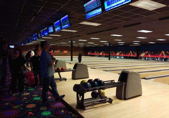 8:00 on a Saturday, fairly packed, good music and cold beer.