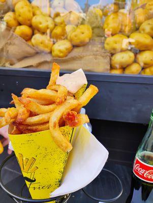 Belgian fries with garlic aioli