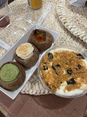 Mochi pudding (matcha, black sesame and original) and "Jiang Duoduo" cake jar