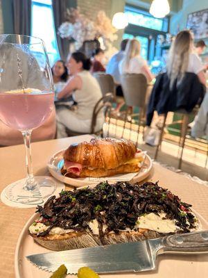Roasted Mushroom Tartine