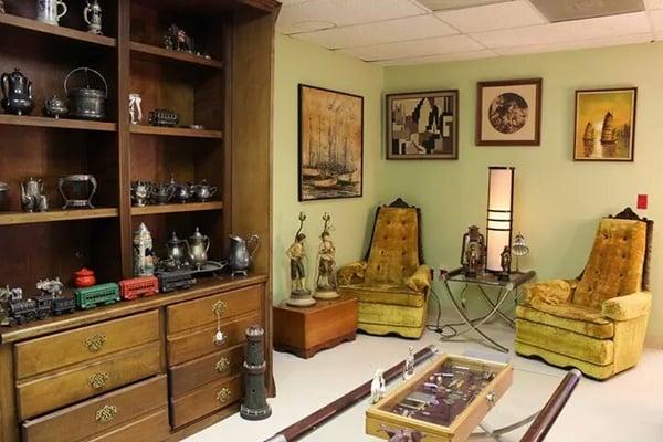 Slade's Trades Antique Shop & Auction House