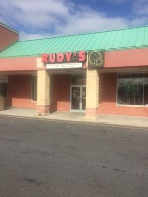 Had lunch today for the first time at Rudy's. I had the vegetarian grinder and it was good.