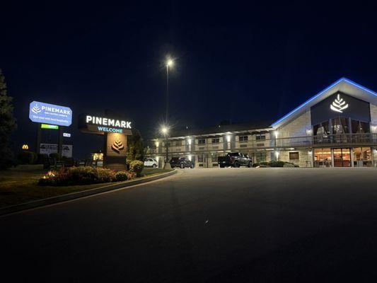 Very nice hotel right off of I-44