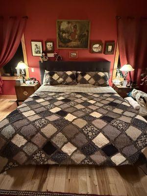 Cal king extra long bed quilt.