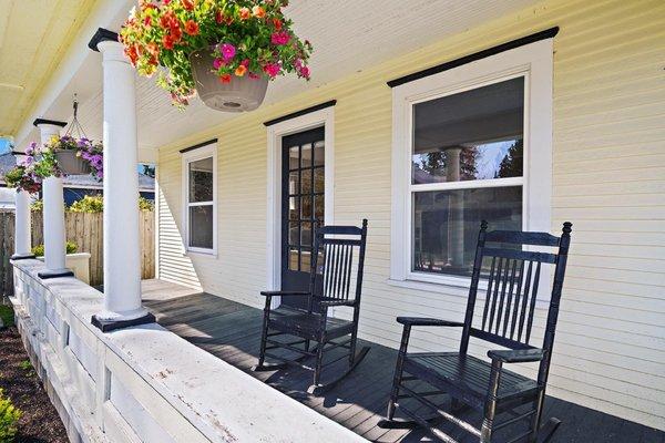 Marketing absolutely MATTERS! This front porch was on one of our Central Tacoma listings!