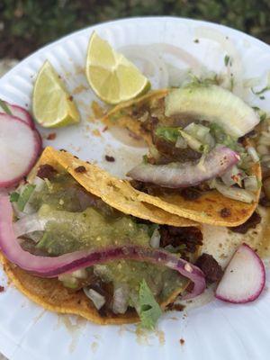 Taco de chorizo, doble tortilla chiquita