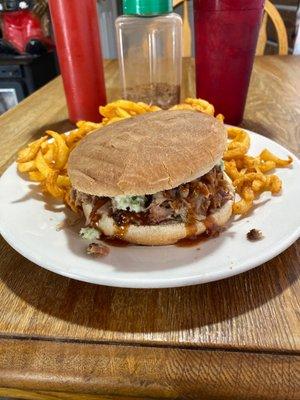 Bbq pork sandwich (large) w curly fries