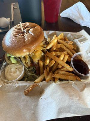 Avocado burger with 8oz Wagyu patty, bacon, cheddar and seasoned fries. $18.95. Was good, I'll come back for more!