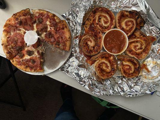 8" mighty meat pan pizza and 6 piece pepperollies