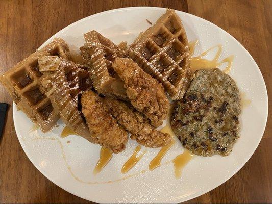 HOT HONEY CHICKEN & WAFFLES