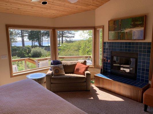 Floras Lake House By the Sea