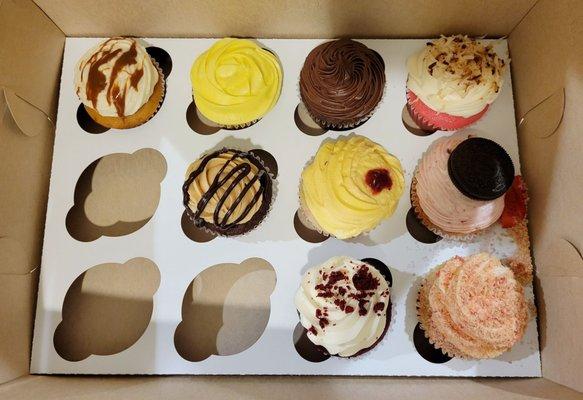 Ordered 10 but only 9 came . 3 stars for the cupcakes.