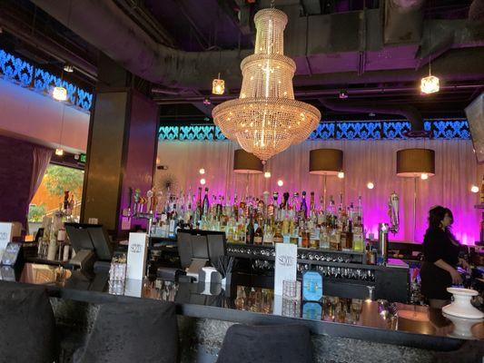 Suite Restaurant / Lounge