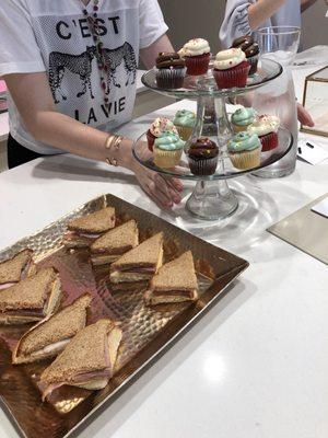 Thanks Kendra Scott for hosting the free color bar party for me and my guests!