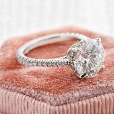 Round brilliant Diamond ring. GIA Diamond