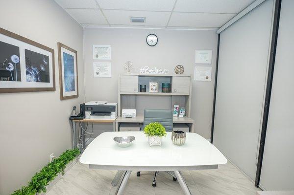 Lenisson Carneiro, DPT - Dr Physio Therapy & Wellness