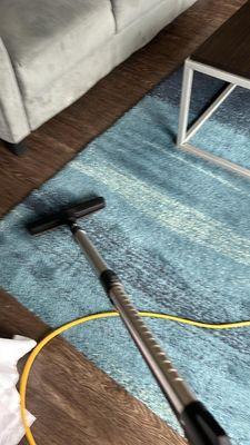 Cleaning carpet