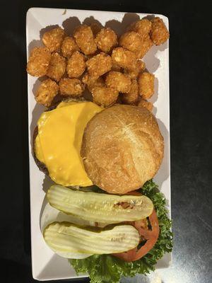 Cheeseburger and tater tot's