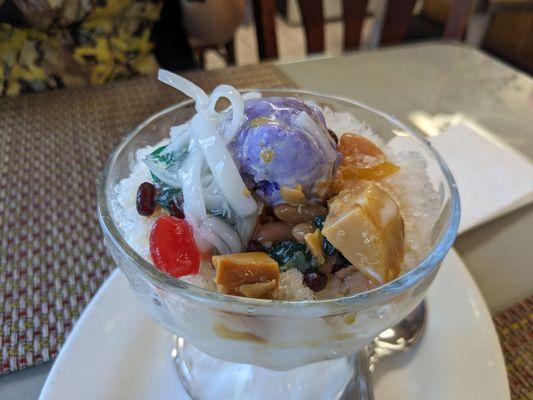 A pretty big cup of halo halo!