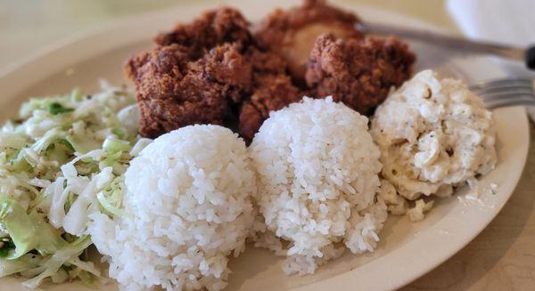 Fried chicken plate is excellent. Crispy, juicy, delicious. Coleslaw and mac salad surprisingly good.