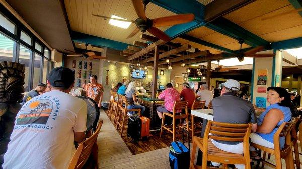 Interior (05/12/23). #StingerRaysTikiBarAndLounge #LihueAirport #Kauai #Hawaii #Airport #Lounge #Bar