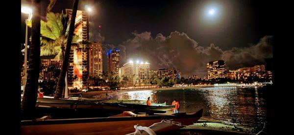Duke Kahanamoku Beach in the moonlight