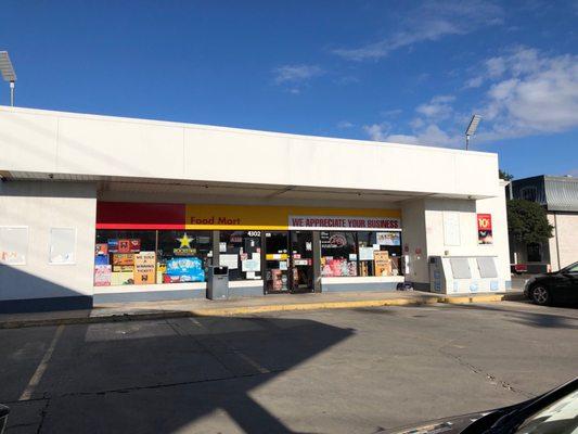 Shell gas station at Olmos Park traffic circle