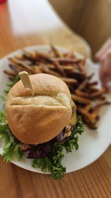Bacon Cheeseburger with fries