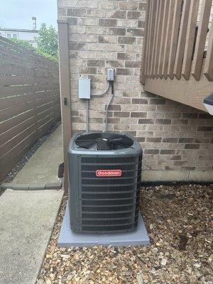 Air conditioner condensor