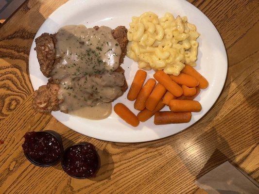 I had the Fried Turkey w/ gravy + cranberry sauce... Mac & Cheese with sweet carrots. And of course, corn muffins & biscuits. Yum!!!