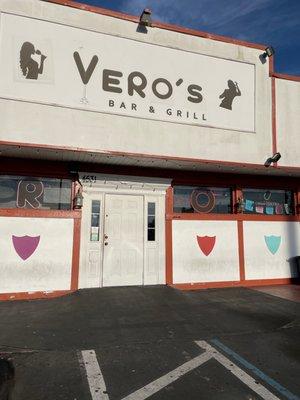 Vero's Bar & Grill