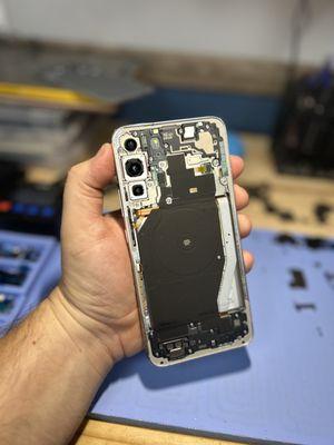 Samsung Screen Repairs require full disassembly of the device. These can take 30-45 minutes.