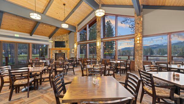 This winter, come warm up by the fir and enjoy a wonderful dinner in our cozy Clubhouse!