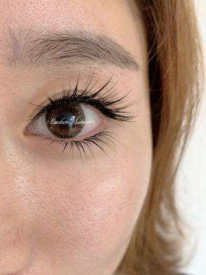 Lashes Moment