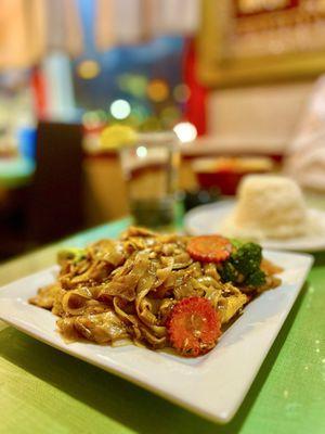 Pad see ew "chicken"