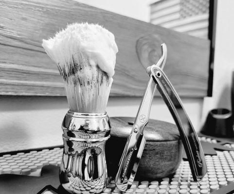Straight Razor w/shave brush and lather