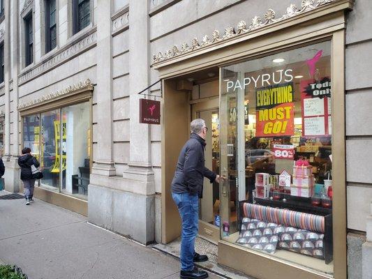 Exterior view, going out of business sale, 14days left