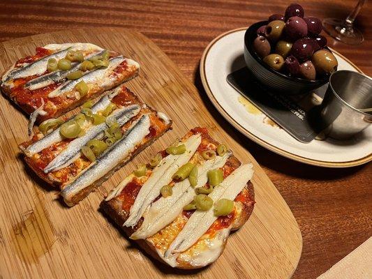 Surprise! My new fave bar snack is the anchovy toast from Maps