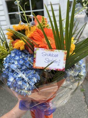 Loved the hand tie/wrapping coordinating with the flowers themselves.