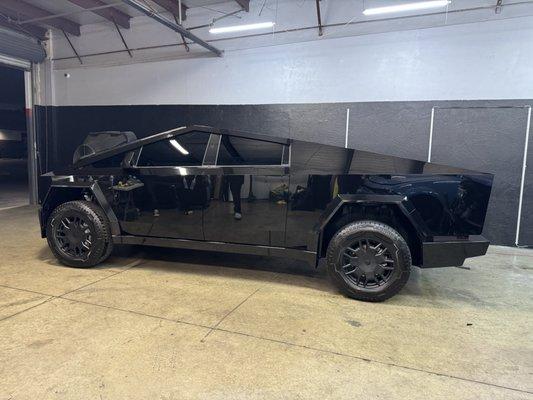 Cyber Truck got Gloss black PPF