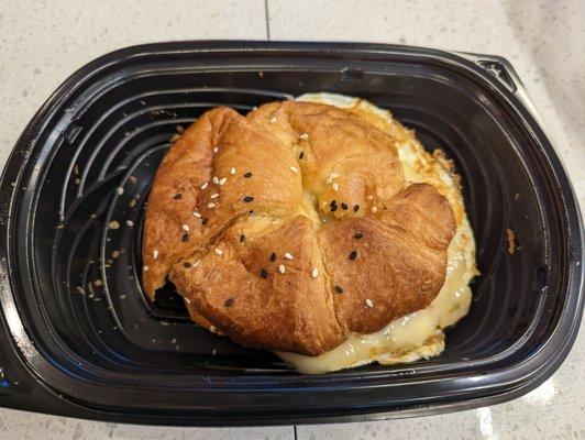 Breakfast croissant, no bacon