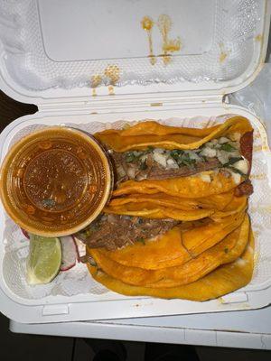 Tacos y Consome de BIRRIA
