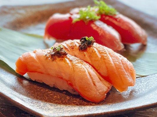 Truffle salmon sushi