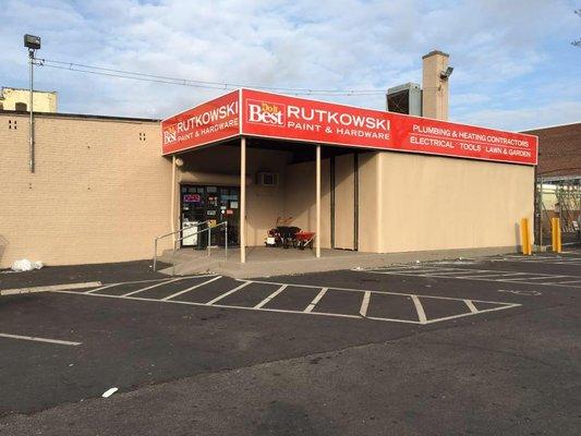 Parking lot and entrance is located on High Street.