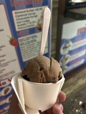 chocolate peanut butter - small in cup