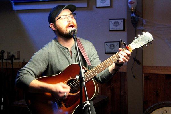 Severio Mancieri performing.