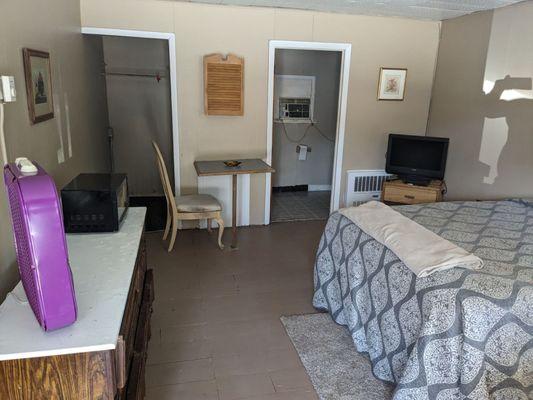 Stayed at Geneva Motel, was relut, due to the reviews I've seen, but needed a place for the night However, gotta say, room was comfortable.