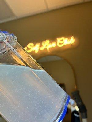 Hydro dermabrasion facial. Output jar. Deep cleanses the pores.