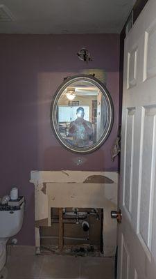 Cy Blue took my vanity & light fixture out for 8000$ re-pipe in condo, then never came back to reinstall.