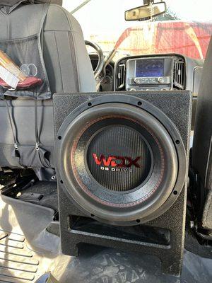 Middle console sound system